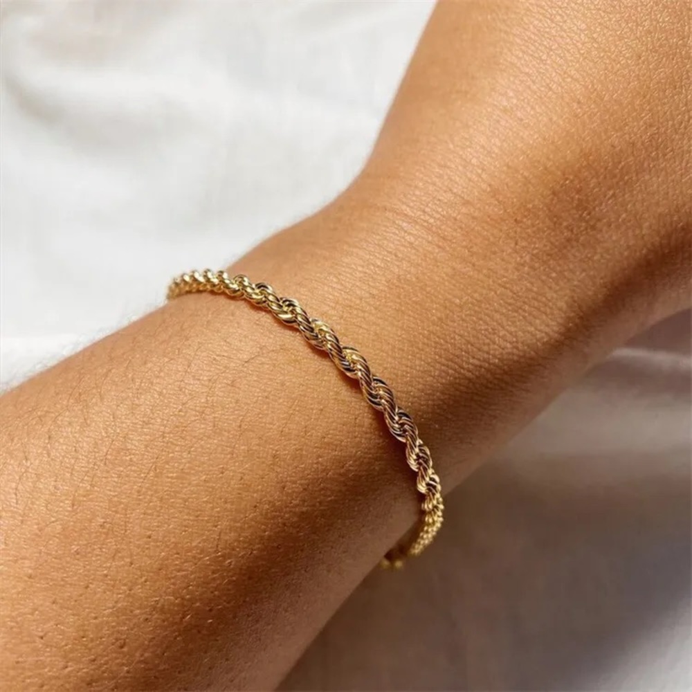 FLASH SALE
 - BUNDLE THIS FOR $6 Twist chain bracelet Stainless steel